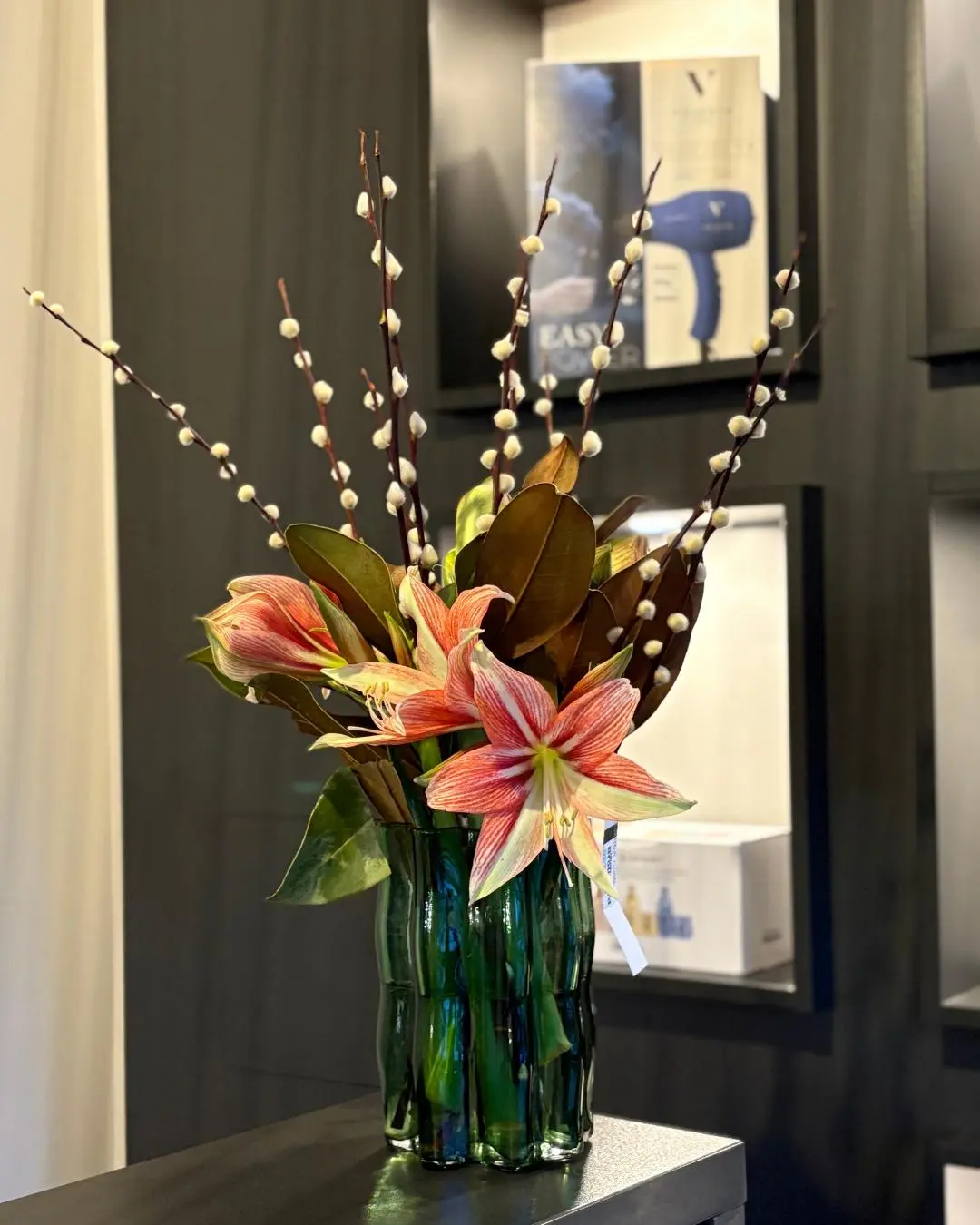 Composition amaryllis et chatons de saule