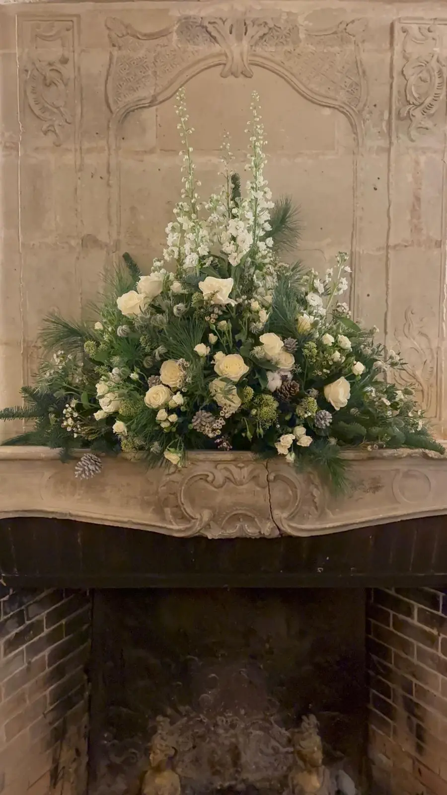 Détail composition cheminée mariage